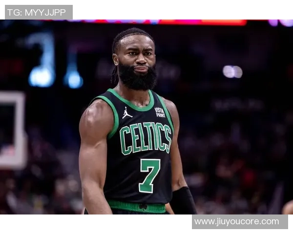 杰伦布朗称赞球队篮板保护表现出色为胜利奠定基础