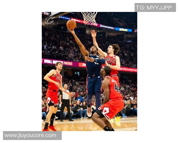 米切尔上半场表现惊艳11投8中轻松拿下18分4篮板2助攻助力球队奋勇争先