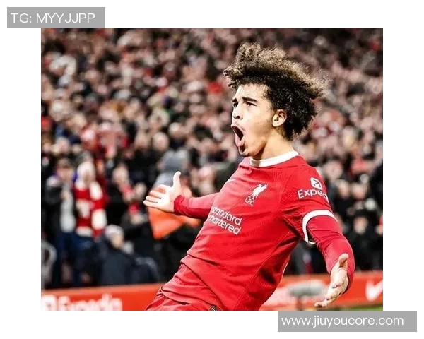 18岁恩迪亚耶因马内激励梦想穿上红军战袍与利物浦签约照片曝光